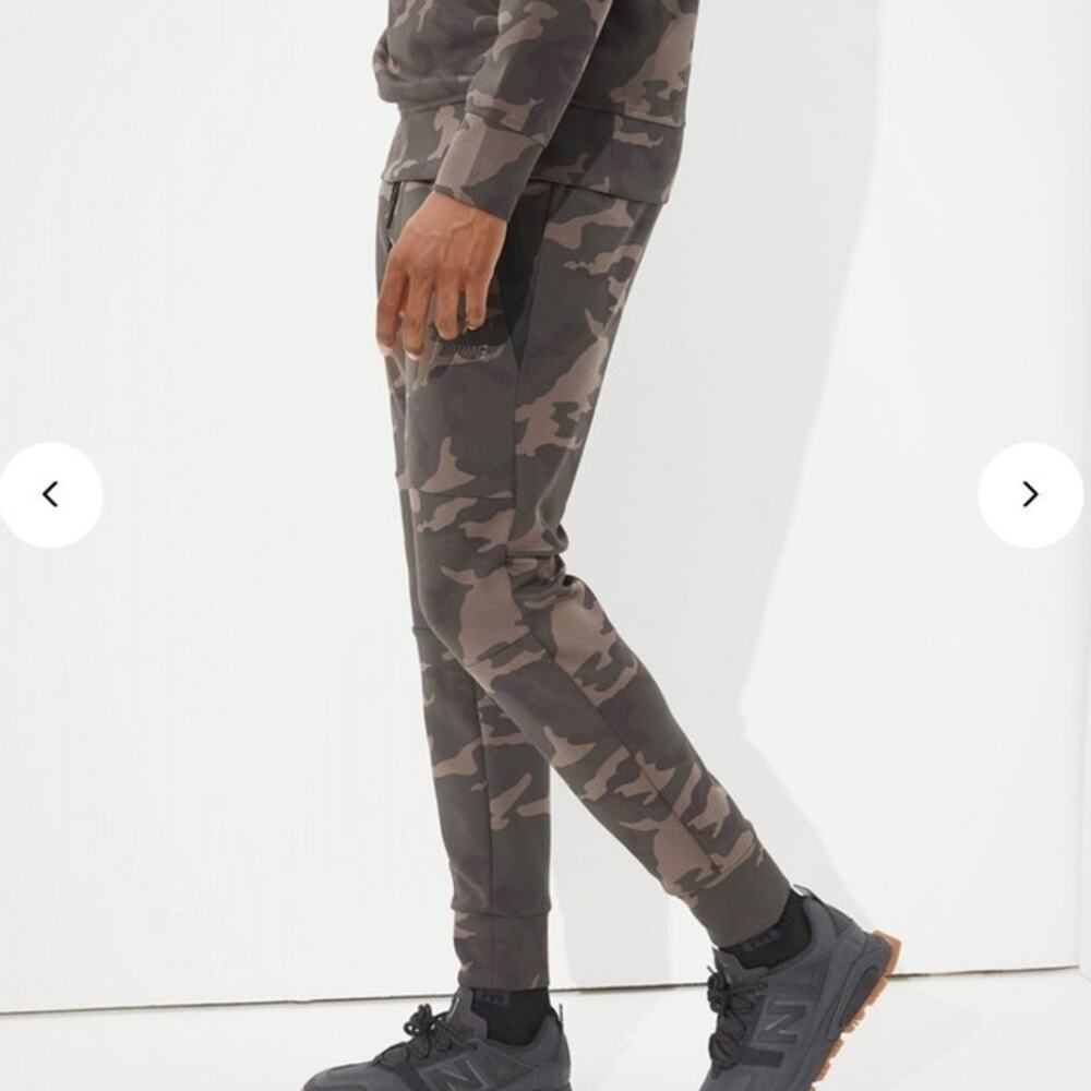 Worn Once AMERICAN EAGLE Men’s Green Camo ACTIVE 24/7 JOGGER Size Medium